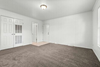 6240 E 64th Pl in Commerce City, CO - Foto de edificio - Building Photo