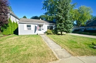 1106 N Main St in Naperville, IL - Building Photo