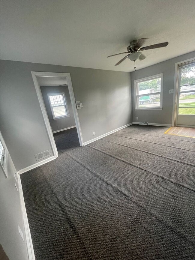1833 Hawthorne Ave in Waterloo, IA - Building Photo - Building Photo