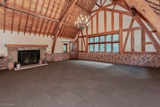 7020 S Woodland Rd in Chagrin Falls, OH - Building Photo - Building Photo