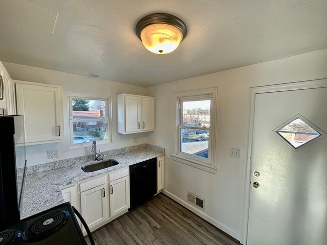 2757 Meadowview Dr NW in Roanoke, VA - Building Photo - Building Photo