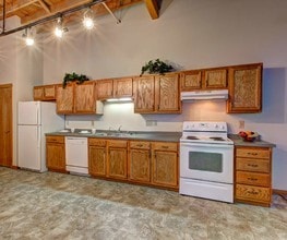 Knitting Factory Loft Apartments in Milwaukee, WI - Foto de edificio - Building Photo