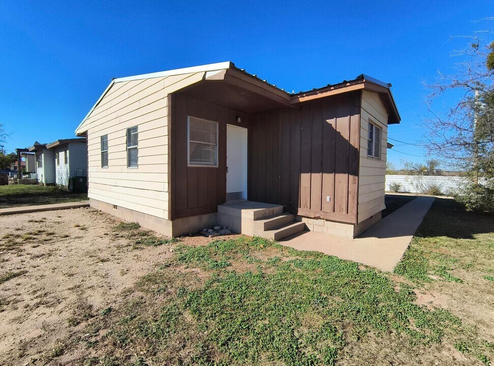 1310 E 26th St in San Angelo, TX - Building Photo