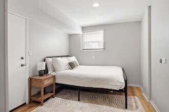 410 W Mueller St in Arlington Heights, IL - Foto de edificio - Building Photo