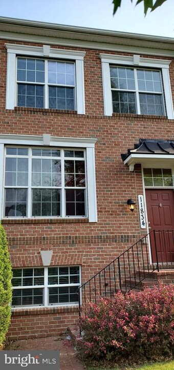 11834 Skylark Rd in Clarksburg, MD - Building Photo