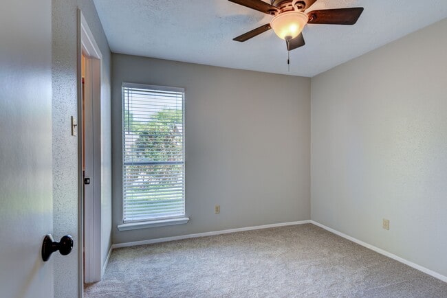 412 Meadowpoint Dr in League City, TX - Building Photo - Building Photo