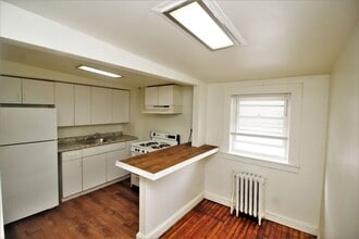 912 Saint Paul St in Baltimore, MD - Building Photo - Building Photo