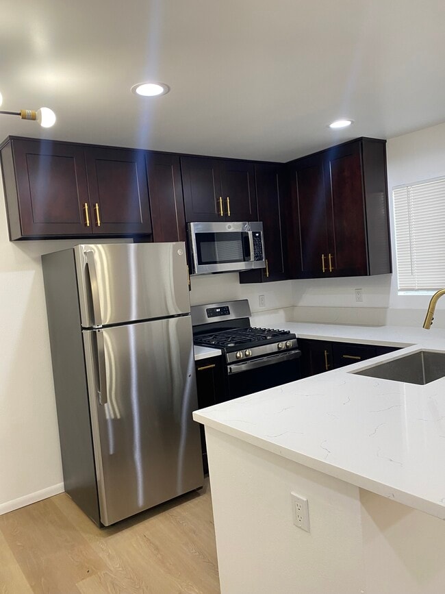 5516 Edgewood Plz, Unit 1 in Los Angeles, CA - Building Photo - Building Photo