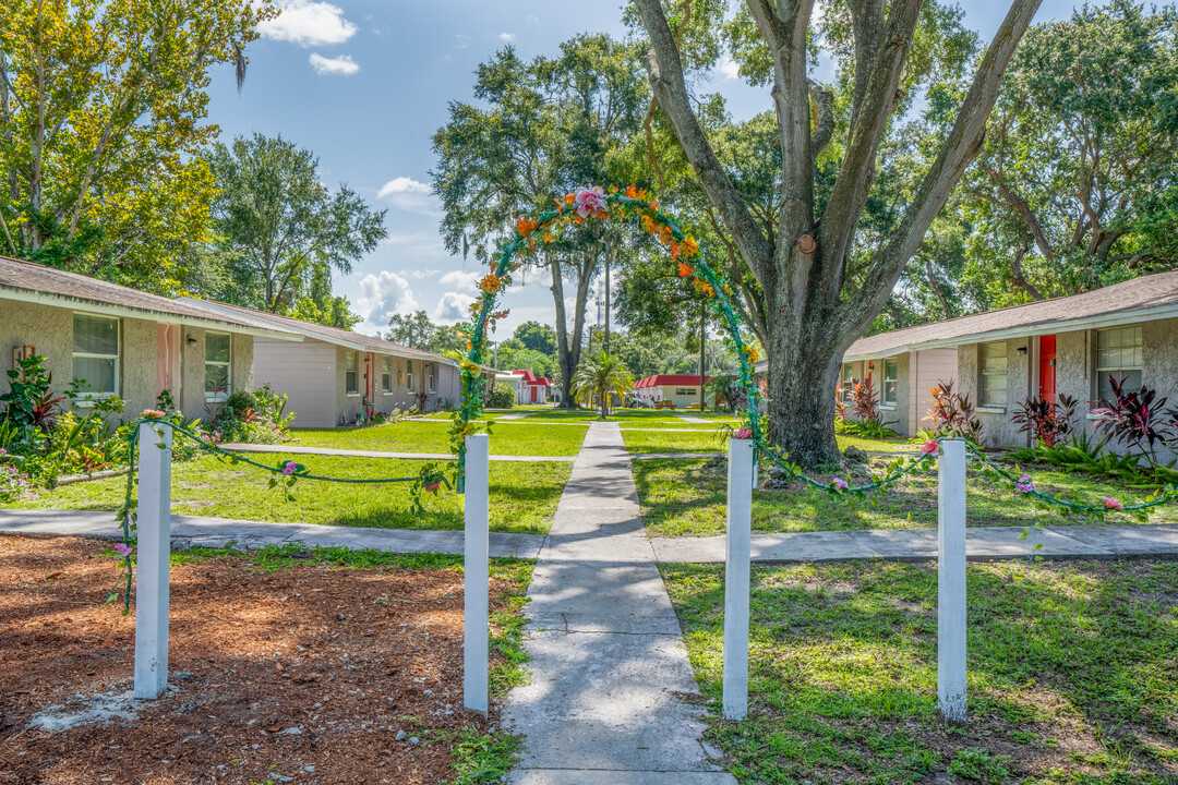 Lexington Court in Tampa, FL - Foto de edificio