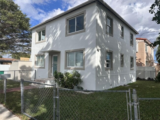 1703 NW 34th Ave in Miami, FL - Building Photo - Building Photo