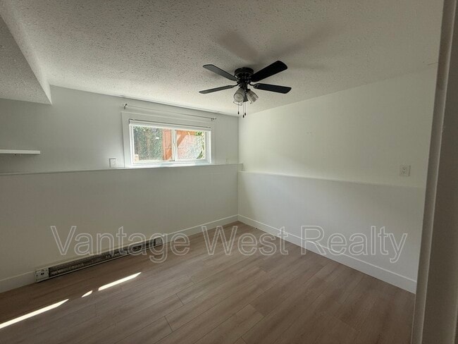 property at 907-907 Sutherland Ave