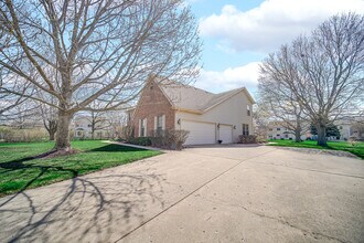 2872 Whispering Oaks Ct in Buffalo Grove, IL - Building Photo - Building Photo