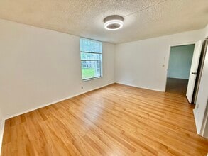 8301 Sands Point Blvd, Unit 202S in Tamarac, FL - Building Photo - Building Photo