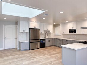 2071 Seacliff Dr in Milpitas, CA - Building Photo - Building Photo