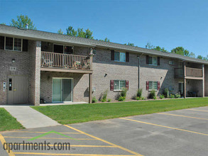 Natures Way Estates in Shawano, WI - Foto de edificio - Building Photo