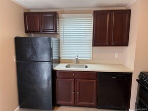 462 Moriches Rd in Saint James, NY - Building Photo - Building Photo