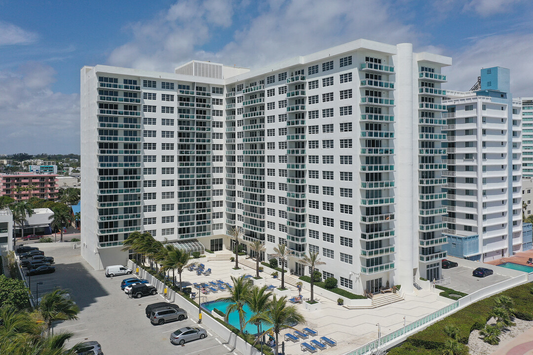 The Collins Condo in Miami, FL - Building Photo