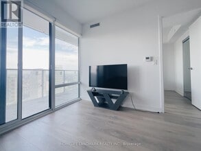 501 Yonge St in Toronto, ON - Building Photo - Building Photo