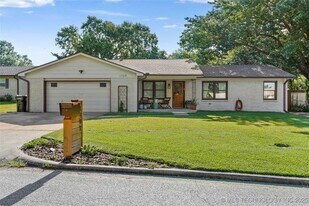 1709 S Date Ave in Broken Arrow, OK - Building Photo