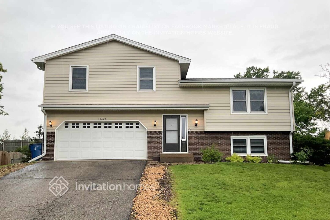 13324 Natchez Ave in Savage, MN - Building Photo