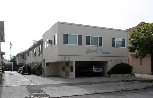 632 N Sweetzer Ave in Los Angeles, CA - Foto de edificio - Building Photo