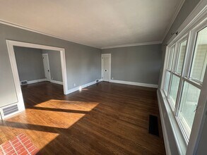 2115 Lewis Dr in Lakewood, OH - Foto de edificio - Building Photo