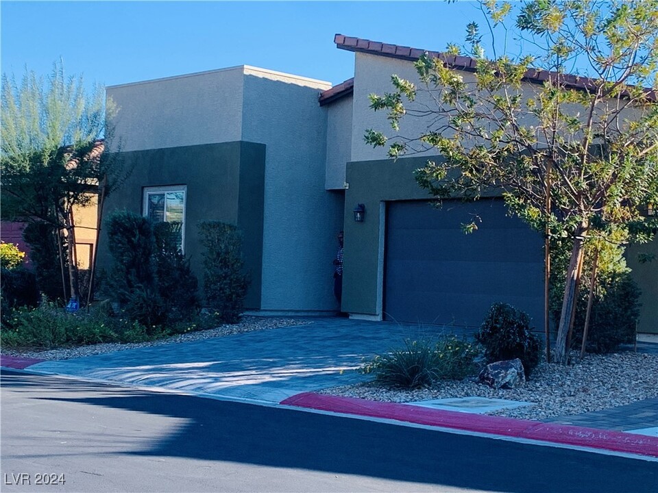 4401 Glossier Ave in North Las Vegas, NV - Building Photo