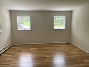 14 Cathy Ct in Northport, NY - Building Photo - Building Photo