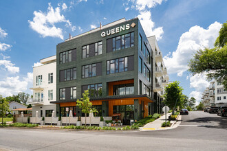 Queens Wedgewood Houston in Nashville, TN - Building Photo - Building Photo