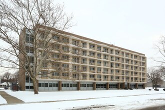 Townsend Towers in Dearborn, MI - Building Photo - Building Photo