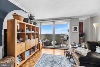 226 W Rittenhouse Square in Philadelphia, PA - Building Photo - Building Photo