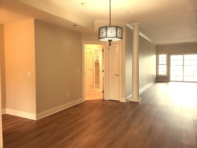 10 Hayestown Rd in Danbury, CT - Building Photo - Building Photo