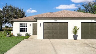 2602 Sunniland Blvd in Lehigh Acres, FL - Building Photo