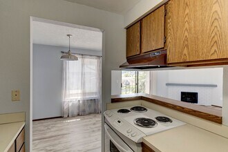 270 SE Barrington Dr in Oak Harbor, WA - Building Photo - Building Photo