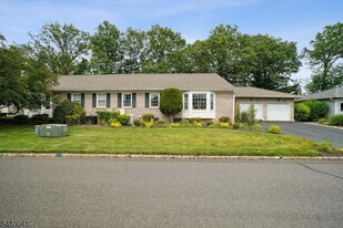 126 Brandywyne Dr in Florham Park, NJ - Building Photo