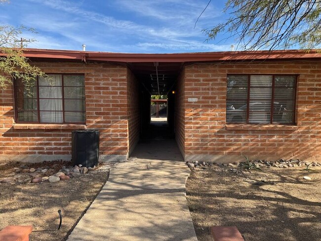 1318 N Howard Blvd in Tucson, AZ - Building Photo - Building Photo