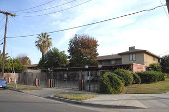 Cedar Home Apartments in Fresno, CA - Building Photo - Building Photo