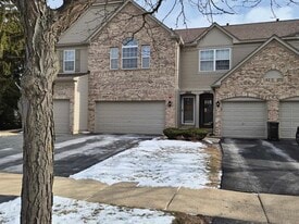 2850 Stonewater Dr in Naperville, IL - Building Photo