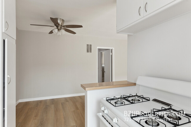 727 1/2 N Edinburgh Ave in Los Angeles, CA - Building Photo - Building Photo