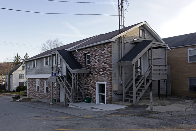 860 Wayne Ave in Indiana, PA - Building Photo - Building Photo