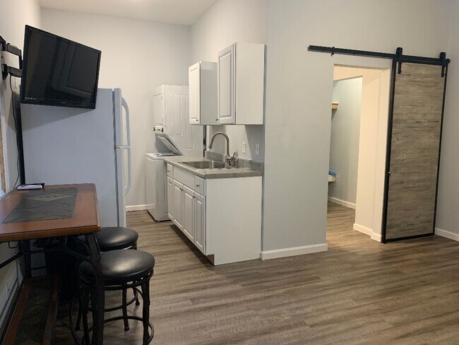 1616 N 2nd St, Unit 1B in Quincy, IL - Building Photo - Building Photo