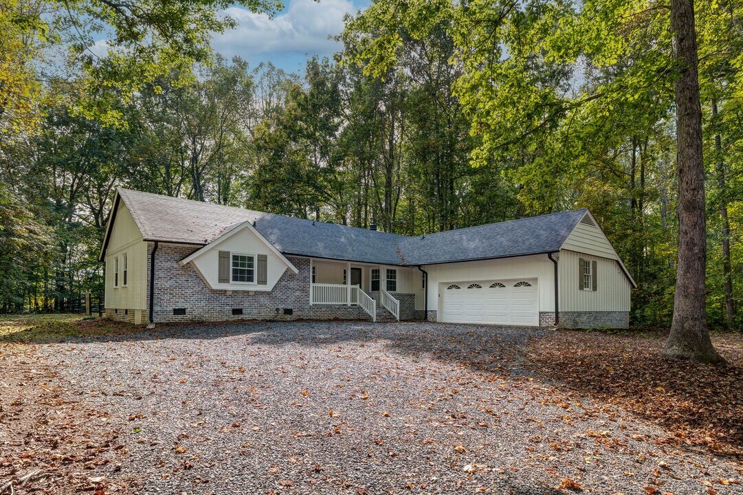 2900 Litchfield Dr in Browns Summit, NC - Building Photo