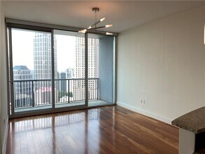 1080 Peachtree St NE in Atlanta, GA - Building Photo - Building Photo