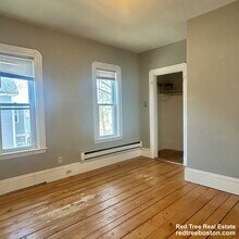 29 Victoria St, Unit 2 in Somerville, MA - Foto de edificio - Building Photo