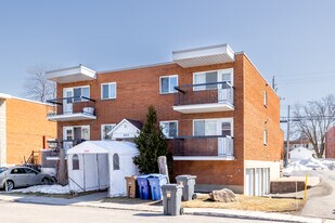 450 Marconi Rue in Laval, QC - Building Photo