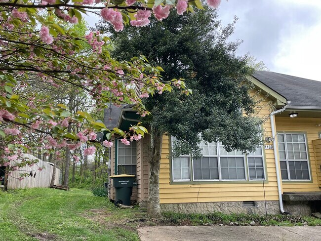 property at 1109 Waggoner Ct W