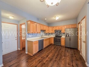 2082 Ridgeview Cir in Clive, IA - Building Photo - Building Photo