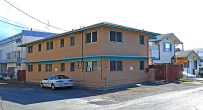 2306 Young St in Honolulu, HI - Building Photo - Building Photo