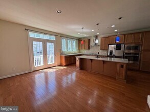 13693 Neil Armstrong Ave in Herndon, VA - Building Photo - Building Photo