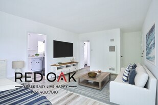 8514 Sherwood Dr in West Hollywood, CA - Building Photo